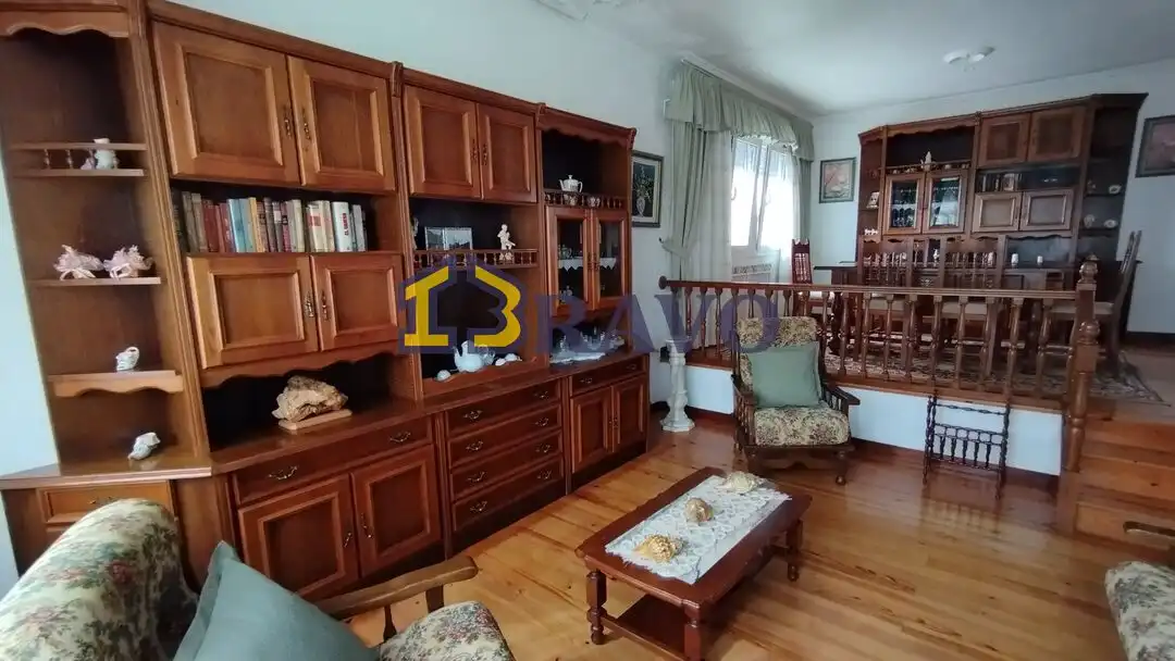 Sala d'estar de Casa o xalet en venda en Medina de Pomar amb Calefacció, Jardí privat i Piscina