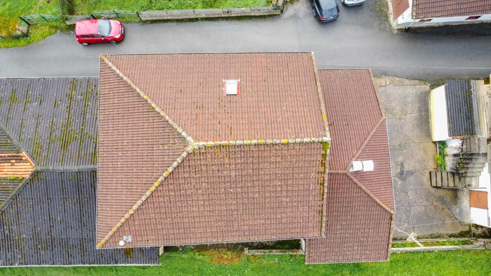 Vista exterior de Casa o chalet en venta en Salas con Calefacción, Jardín privado y Amueblado