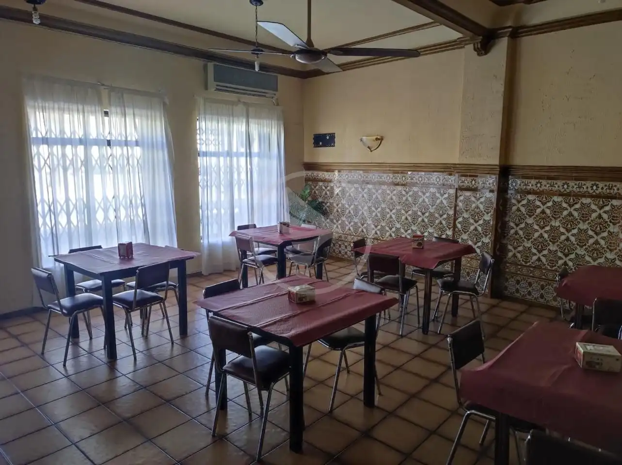 Local en venta en Linares con Aire acondicionado