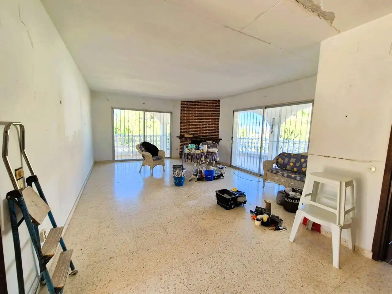Sala de estar de Casa o chalet en venta en La Nucia con Jardín privado y Terraza