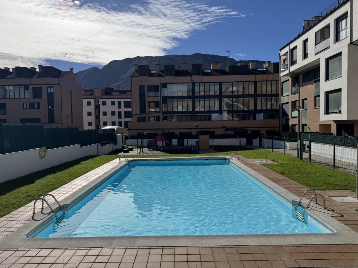 Piscina de Apartament en venda en Llanes amb Calefacció, Terrassa i Traster