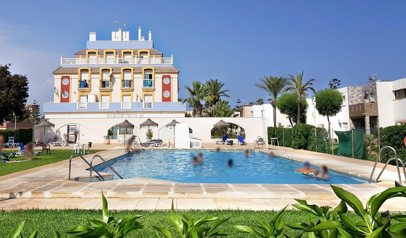 Swimming pool of Flat for sale in Roquetas de Mar  with Terrace and Community pool