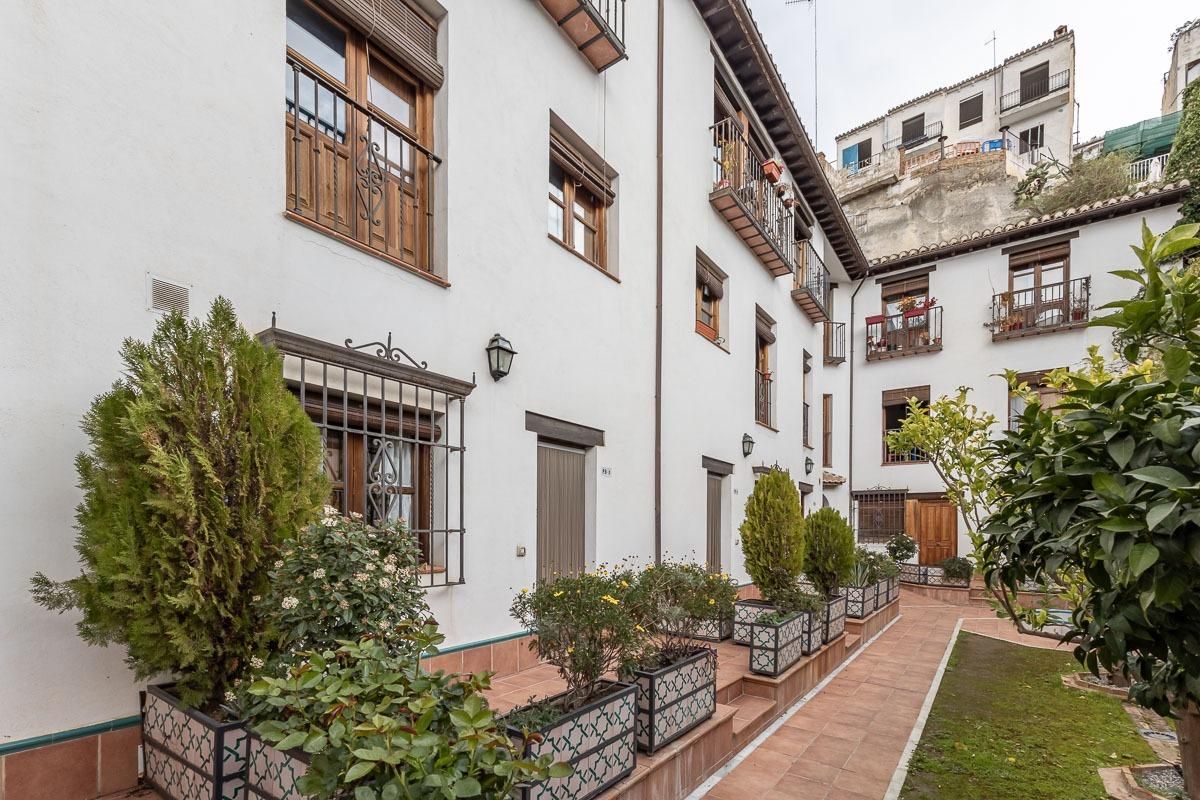 Vista exterior de Dúplex en venda en  Granada Capital amb Calefacció, Terrassa i Balcó