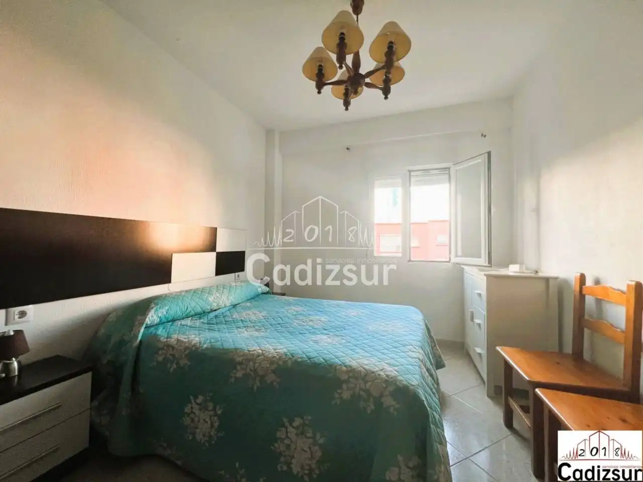 Habitación de Piso en venta en Cádiz con Terraza y Alarma