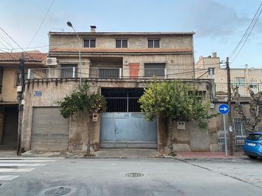 Casa amb balcó en venda a Calle Bartolejos 0