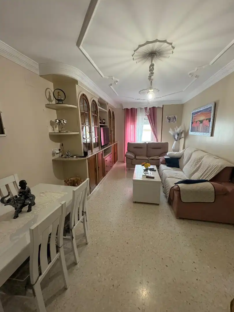 Sala de estar de Piso en venta en Arcos de la Frontera con Aire acondicionado, Calefacción y Amueblado