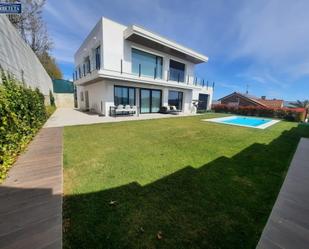 Vista exterior de Casa o xalet en venda en Cabanillas del Campo amb Aire condicionat, Calefacció i Jardí privat
