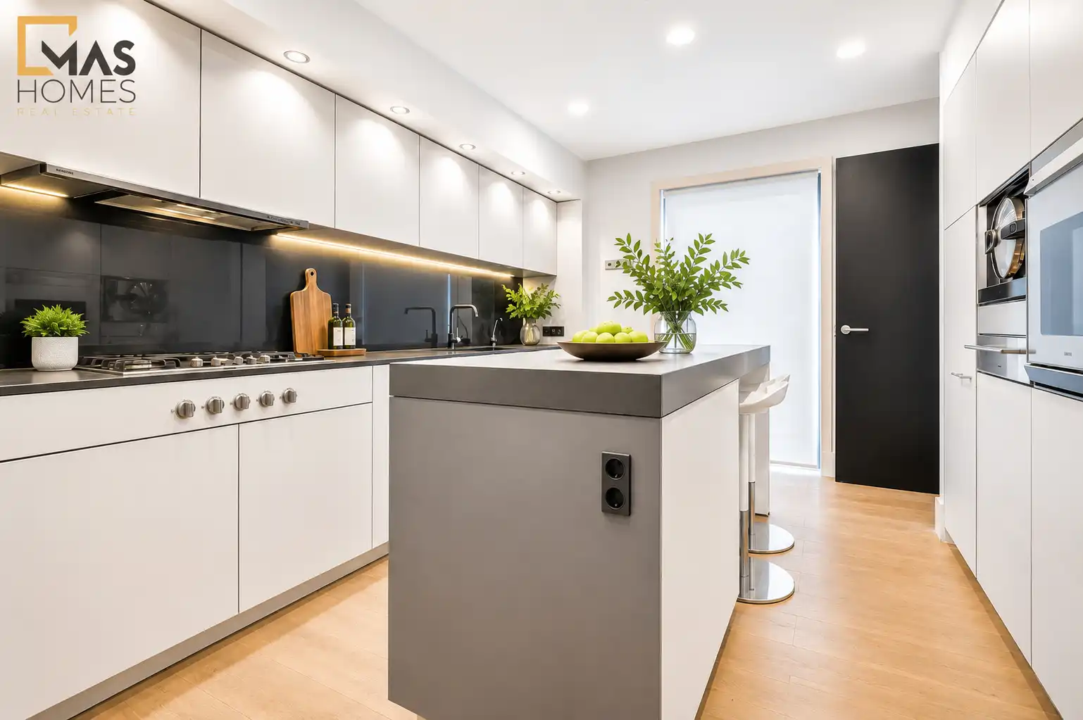 Kitchen of Flat for sale in Barcelona  with Air Conditioner, Heating and Oven