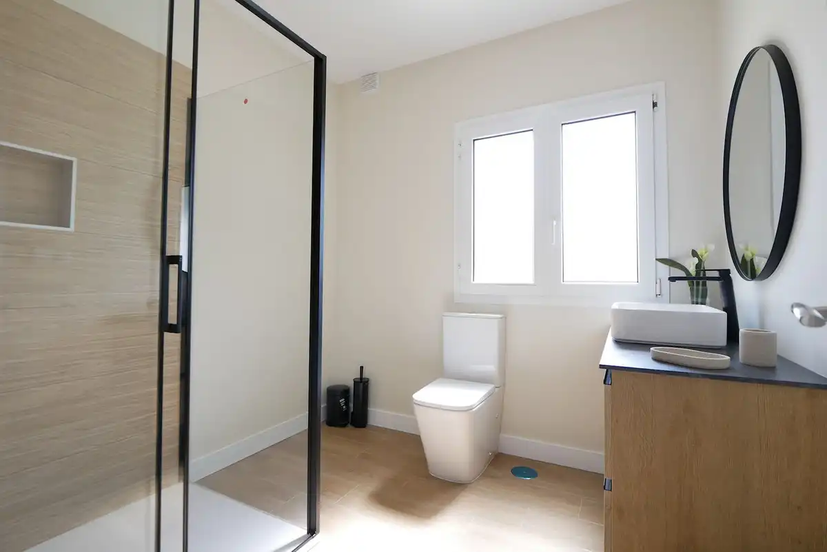 Bany de Casa o xalet en venda en Marbella amb Aire condicionat, Jardí privat i Terrassa