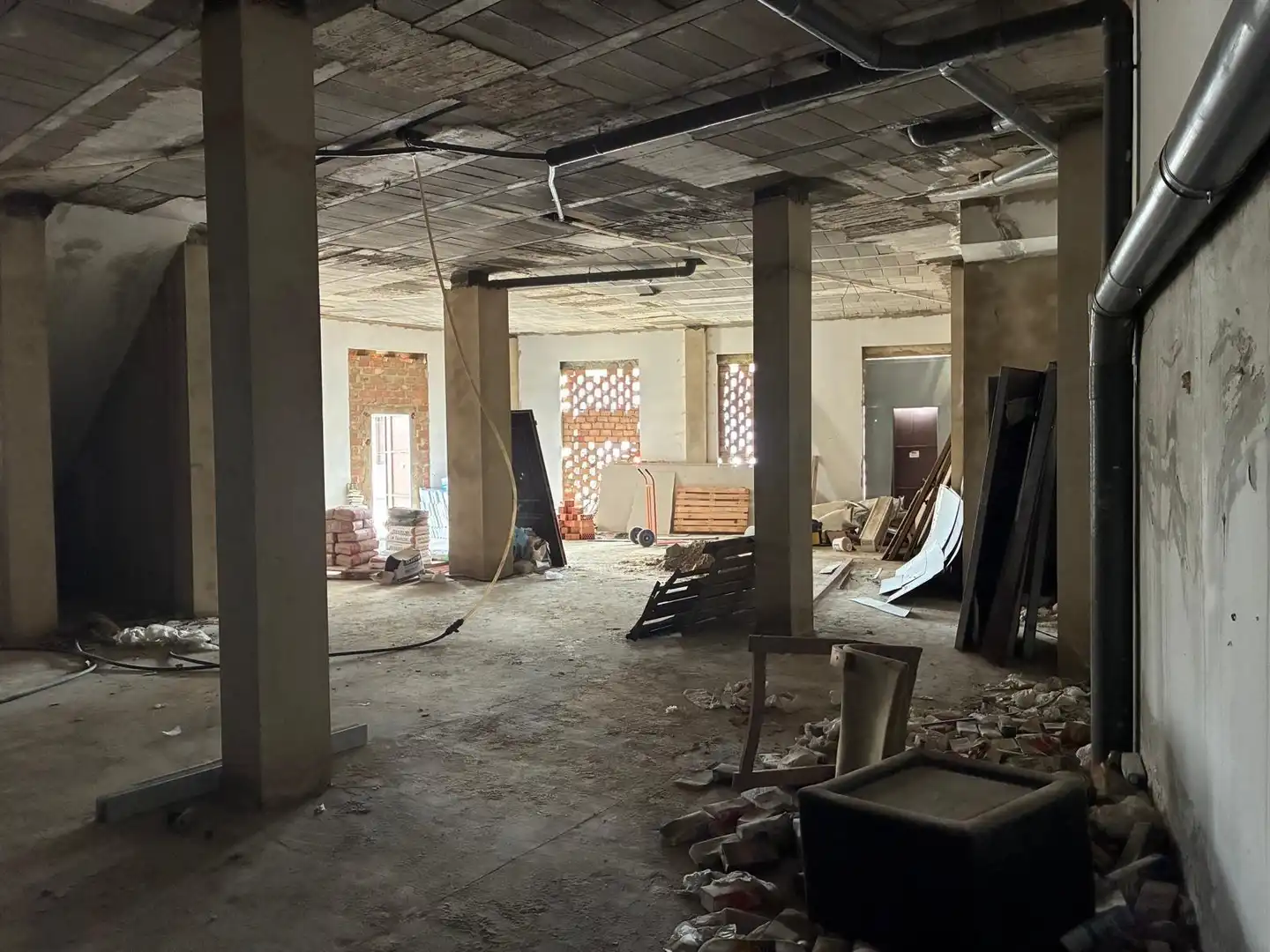Local comercial en venda a Beas, imagen 5