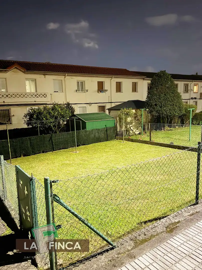 Jardín de Piso en venta en Gijón  con Calefacción, Trastero y Amueblado