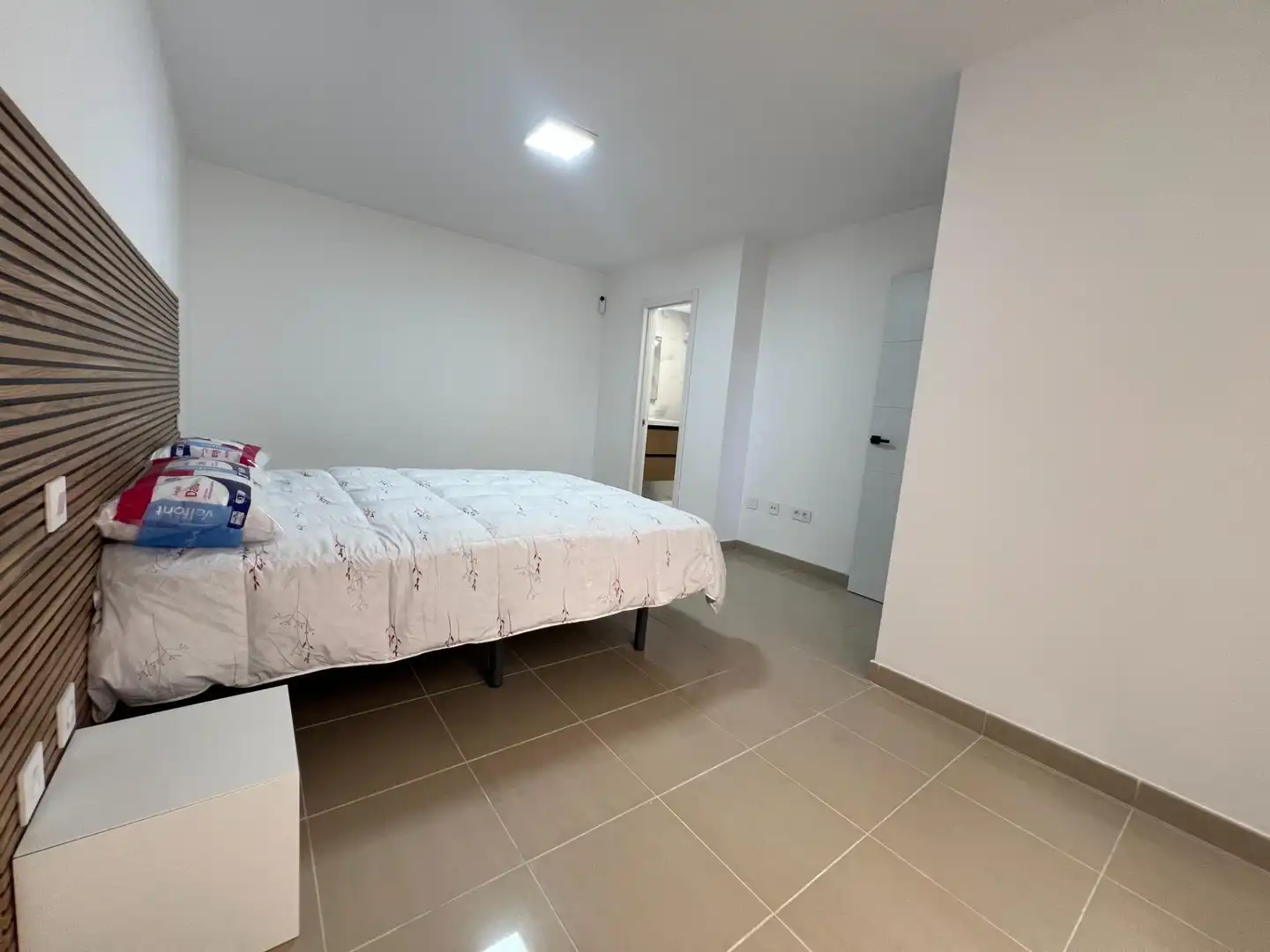 Schlafzimmer von Wohnungen zum Verkauf in Mogán mit Klimaanlage, Privatgarten und Terrasse