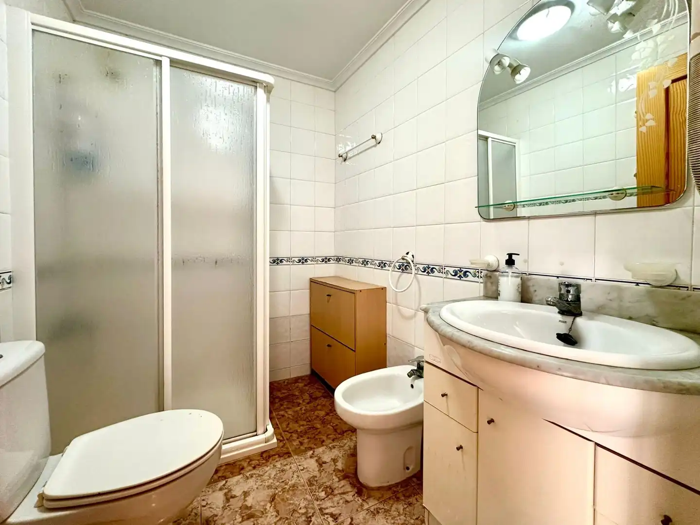 Badezimmer von Wohnung zum Verkauf in Torrevieja mit Klimaanlage und Terrasse