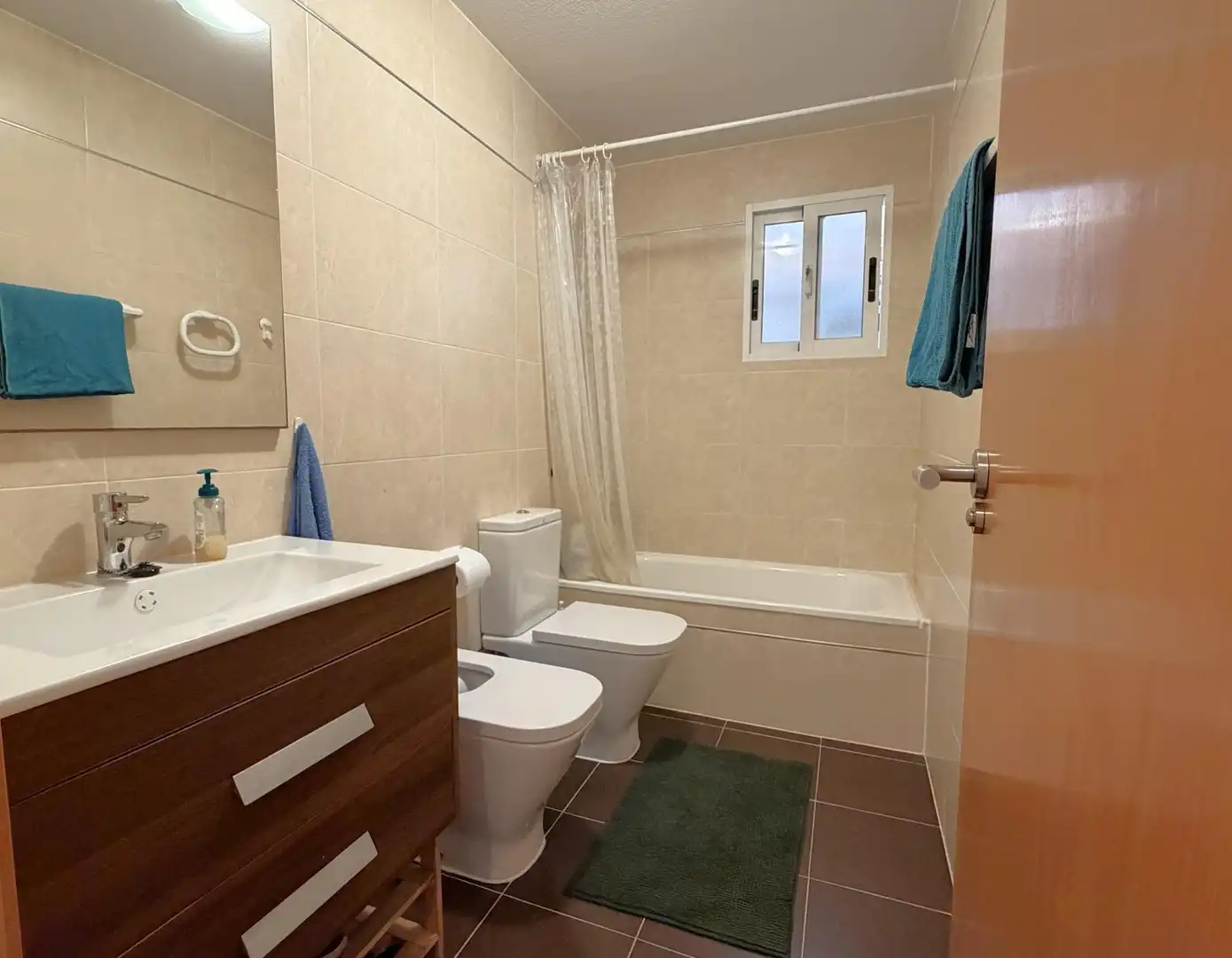 Baño de Apartamento en venta en Torrevieja con Aire acondicionado, Terraza y Amueblado