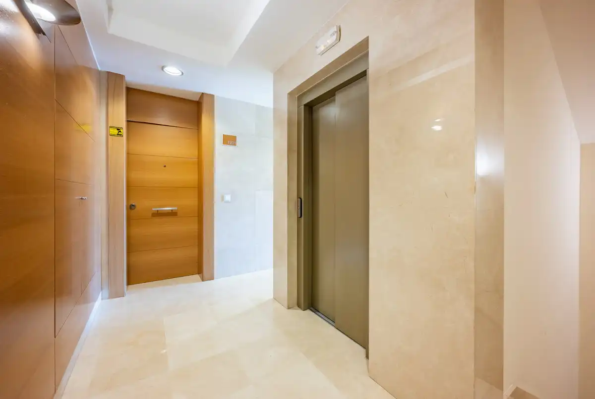Piso con terraza en venta en Urbanizacion el Herrojo 2, imagen 56