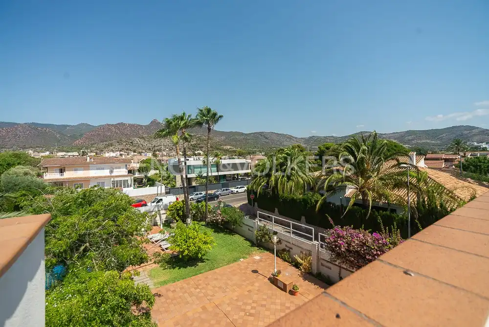 Vista exterior de Casa o xalet en venda en Benicasim / Benicàssim amb Calefacció, Jardí privat i Terrassa