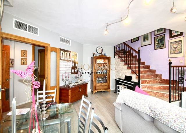 Casa adosada en Venta en L'Olivera