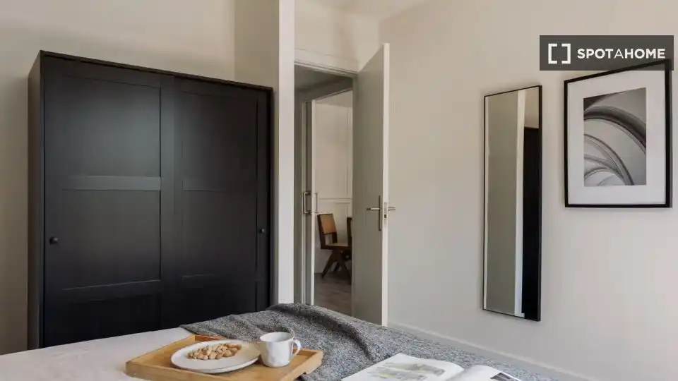 Dormitori de Apartament per a compartir en Barcelona amb Aire condicionat, Terrassa i Moblat