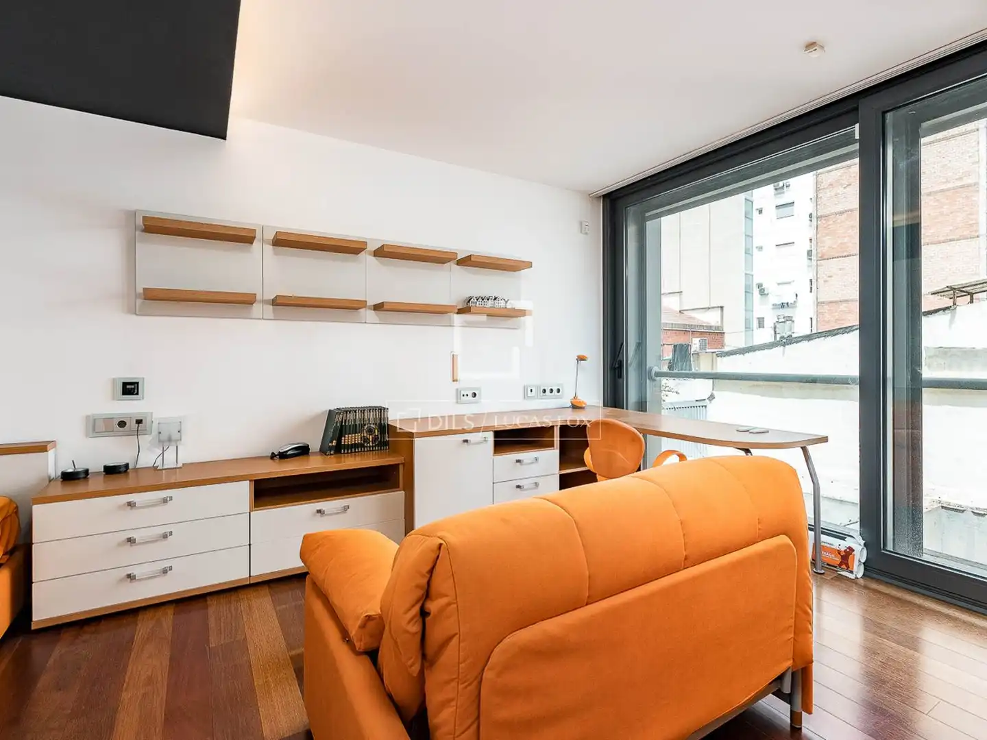 Sala d'estar de Casa o xalet en venda en Barcelona amb Aire condicionat, Calefacció i Terrassa