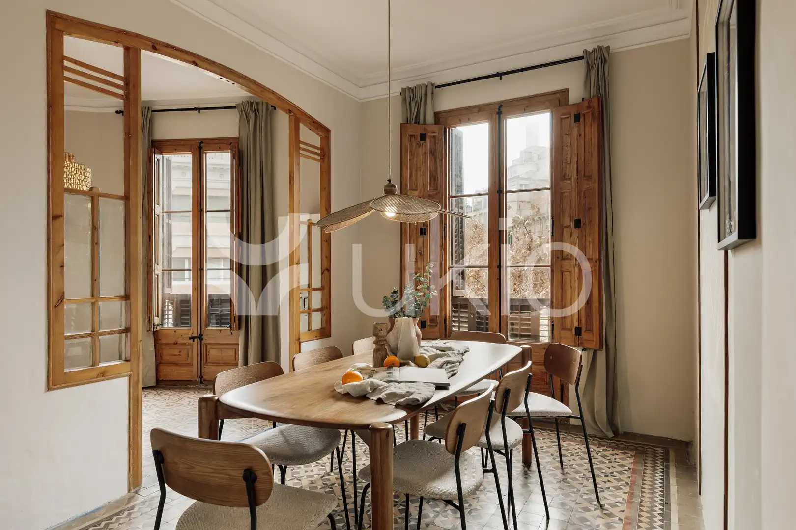Comedor de Apartamento de alquiler en Barcelona con Aire acondicionado, Calefacción y Amueblado