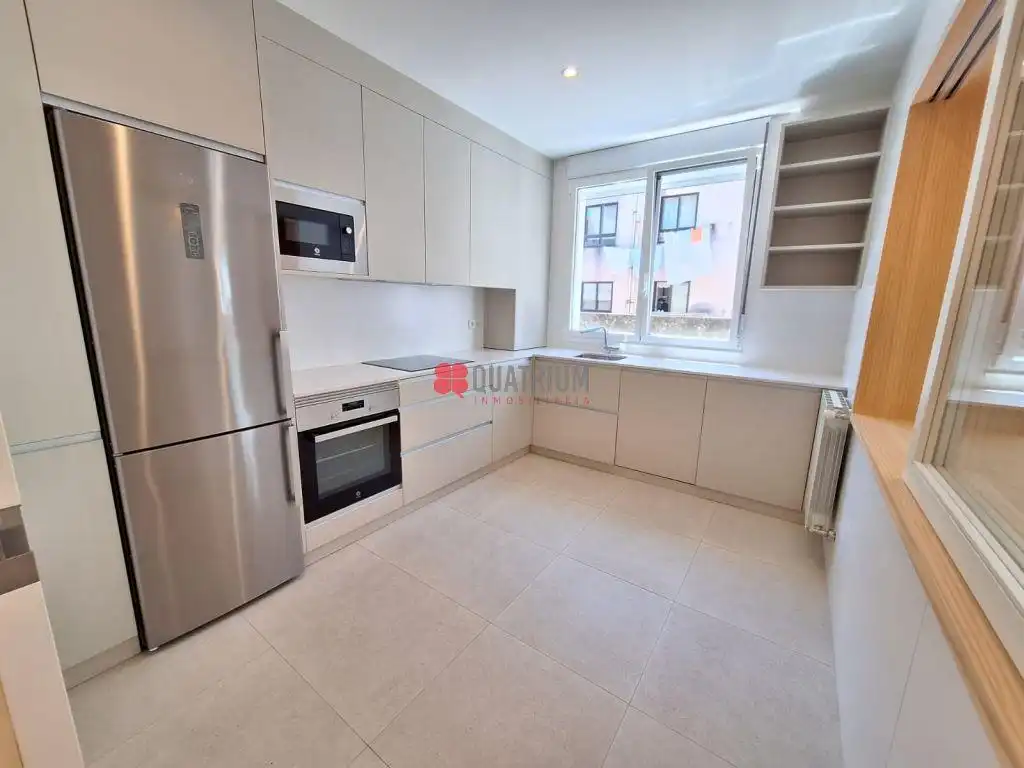 Cocina de Piso de alquiler en Santiago de Compostela  con Calefacción