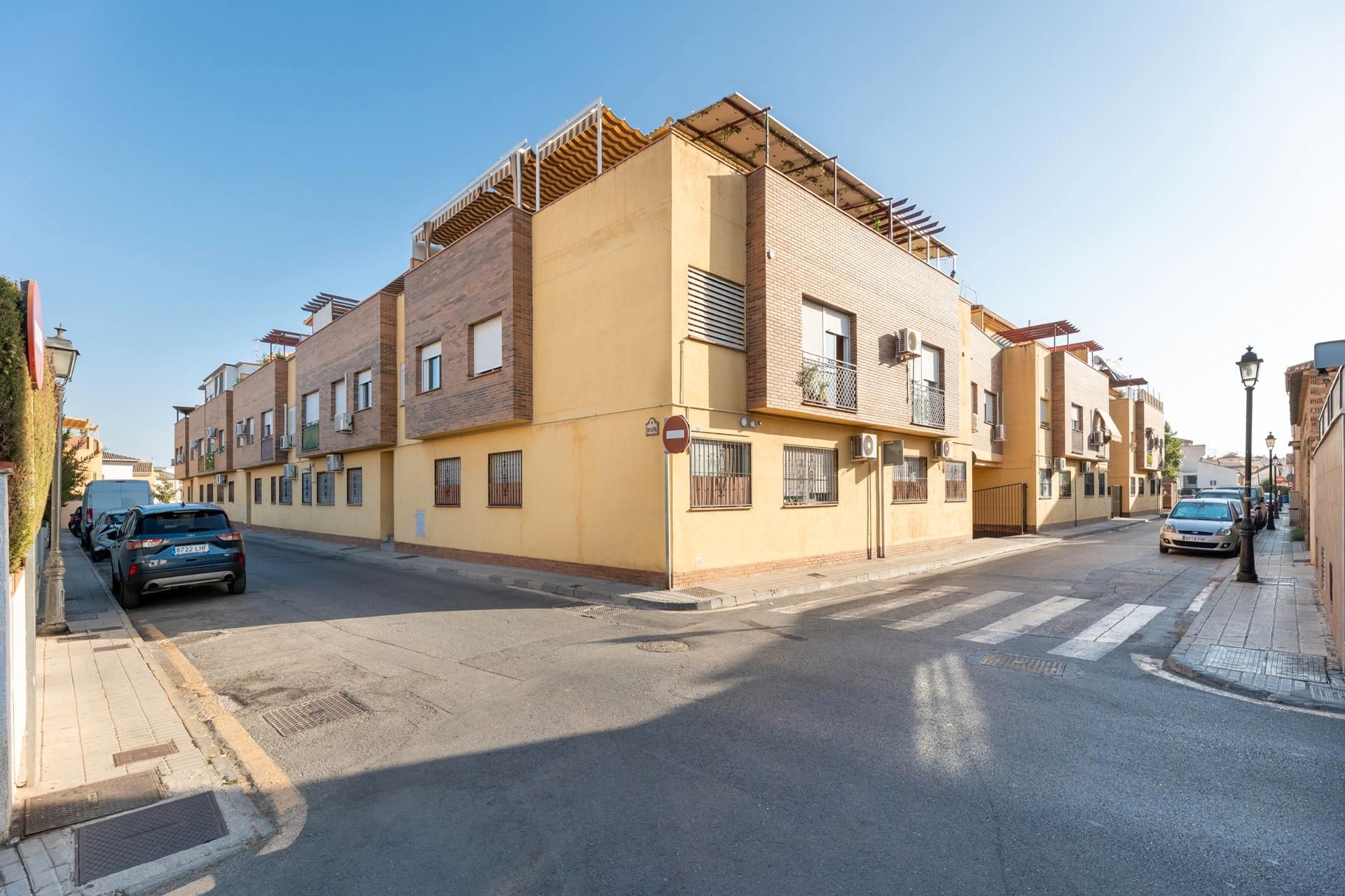 Vista exterior de Àtic en venda en Las Gabias amb Aire condicionat, Calefacció i Terrassa
