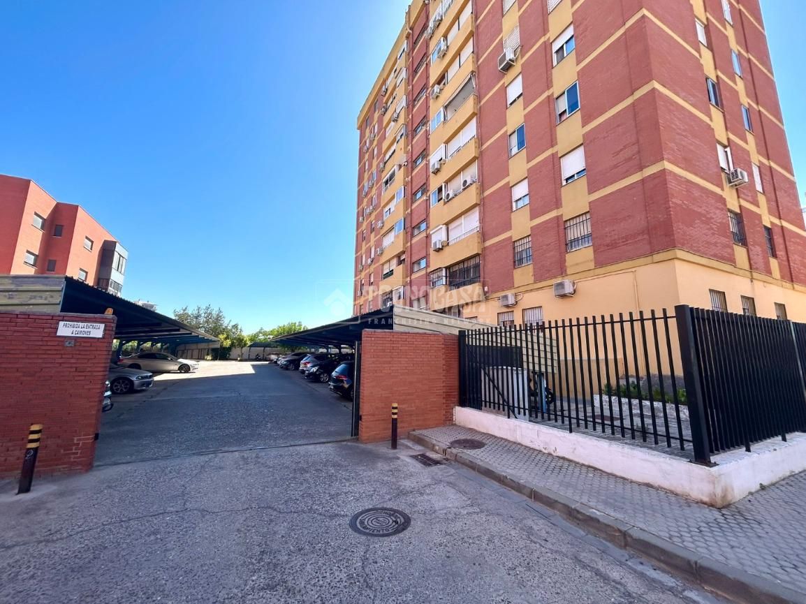 Flat for sale in Barriada de Pineda, Bellavista - La Palmera,  Sevilla Capital
