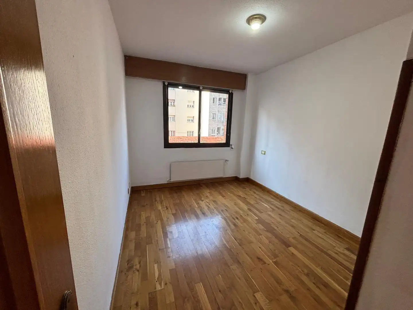 Habitación de Piso en venta en Oviedo  con Calefacción, Parquet y Trastero