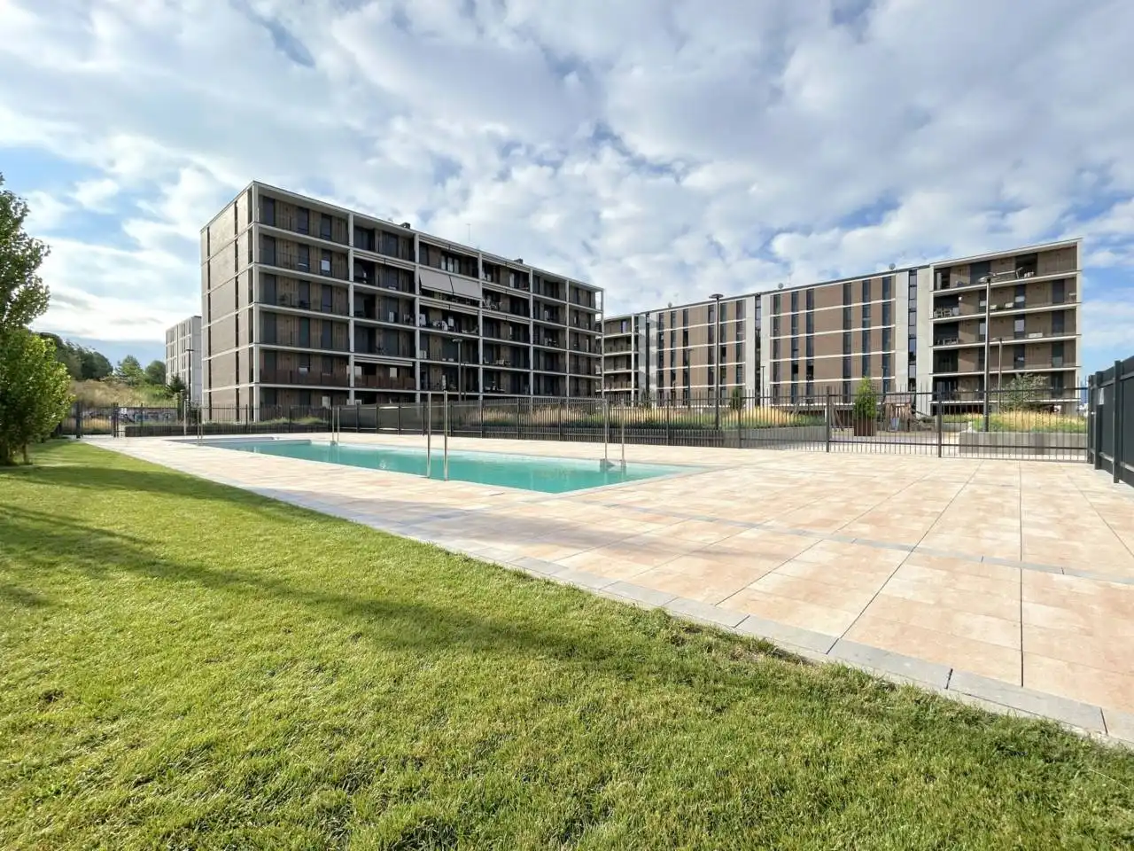 Flat with terrace to rent in Calle Concòrdia