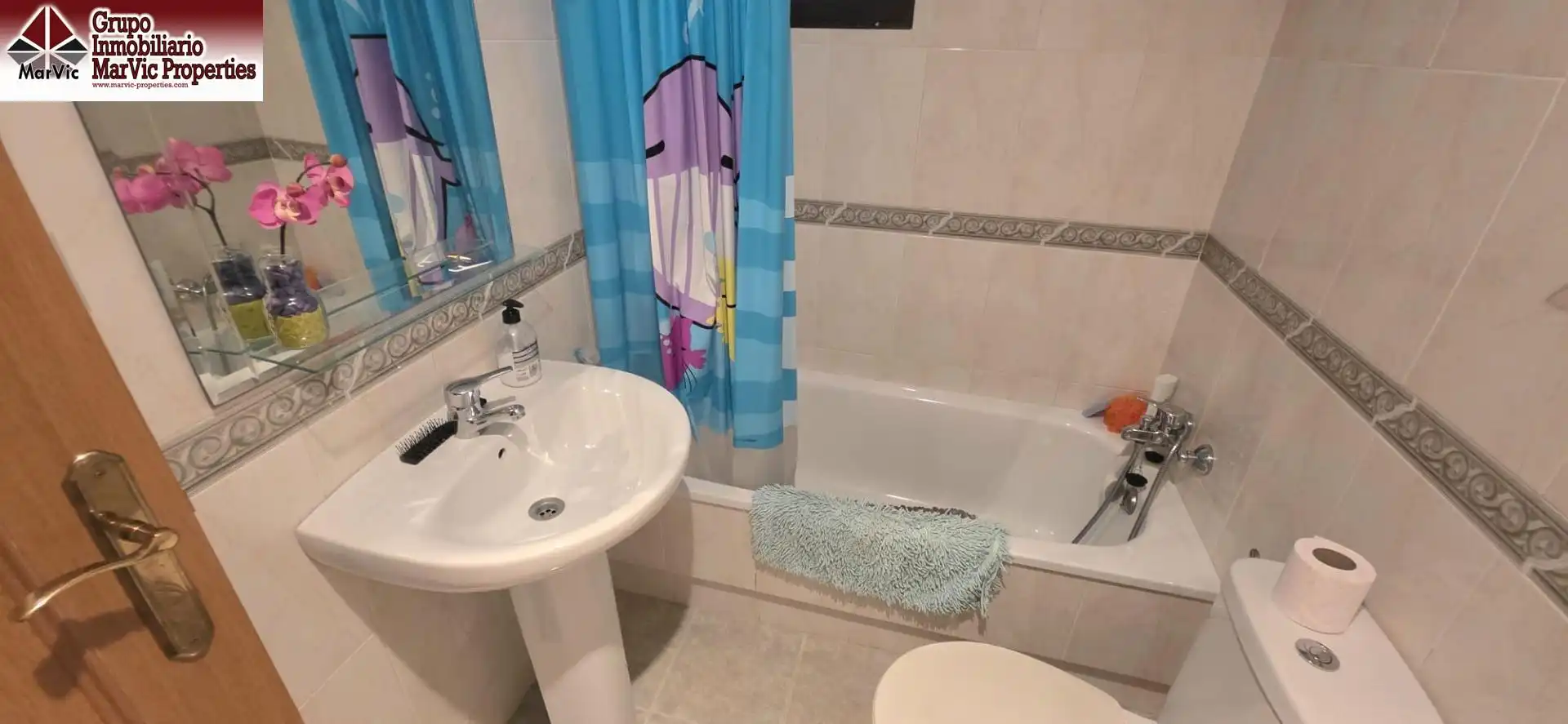 Bathroom of Flat for sale in Benidorm  with Terrace and Community pool