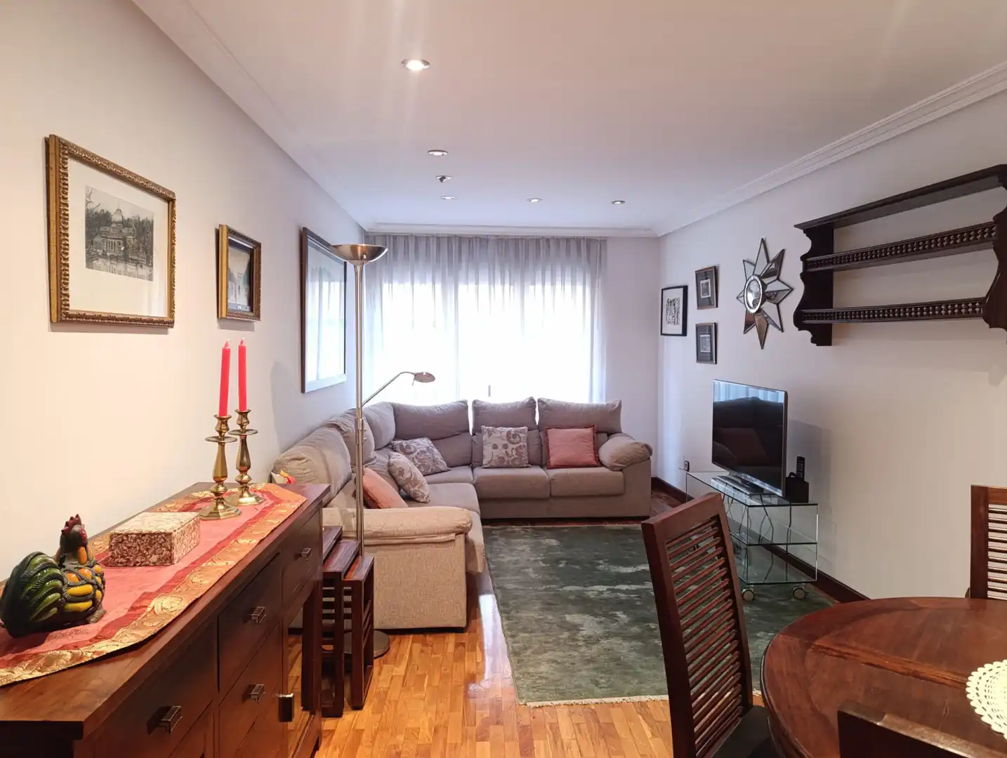 Sala de estar de Piso de alquiler en Oviedo  con Calefacción, Parquet y Terraza
