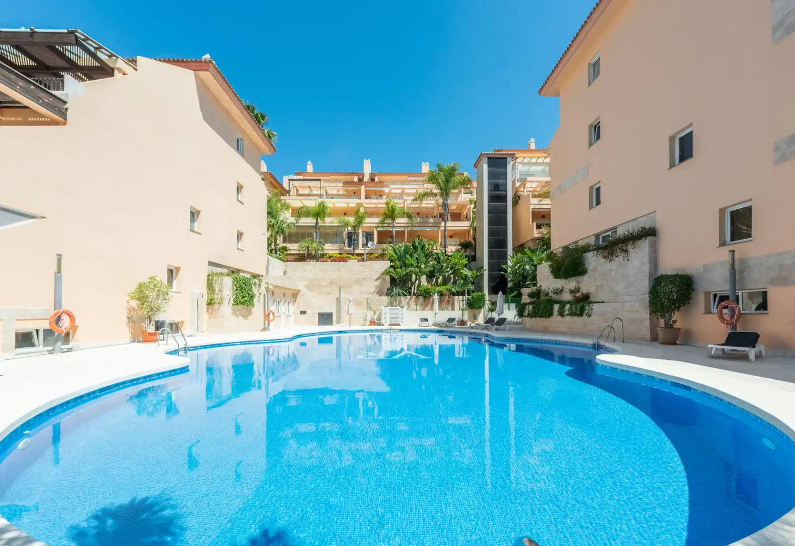 Penthouse with pool for sale in Marbella Centro, imagen 2