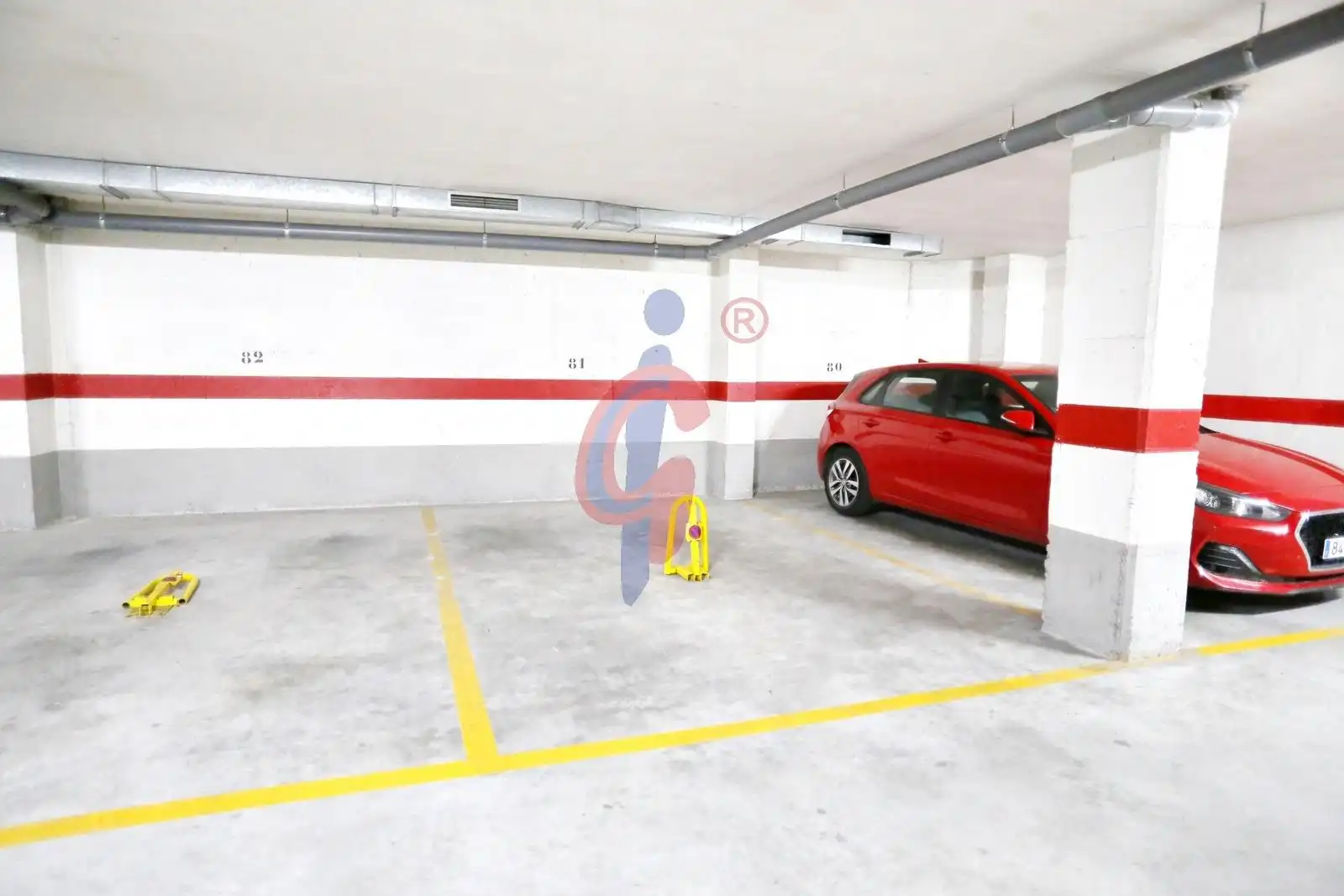Parking of Flat for sale in Guardamar del Segura  with Air Conditioner, Heating and Terrace