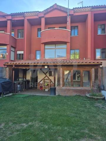 Casa adosada en Venta en Monterrubio de Armuña