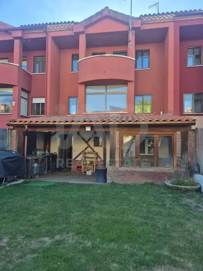 Terrassa de Casa adosada en venda en Monterrubio de Armuña amb Calefacció i Terrassa