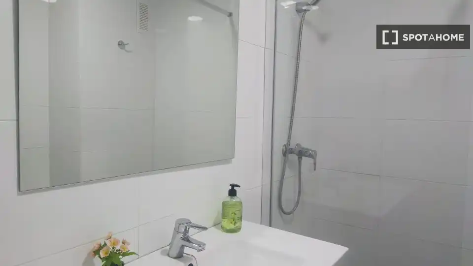 Baño de Piso de alquiler en Burjassot con Aire acondicionado, Calefacción y Amueblado