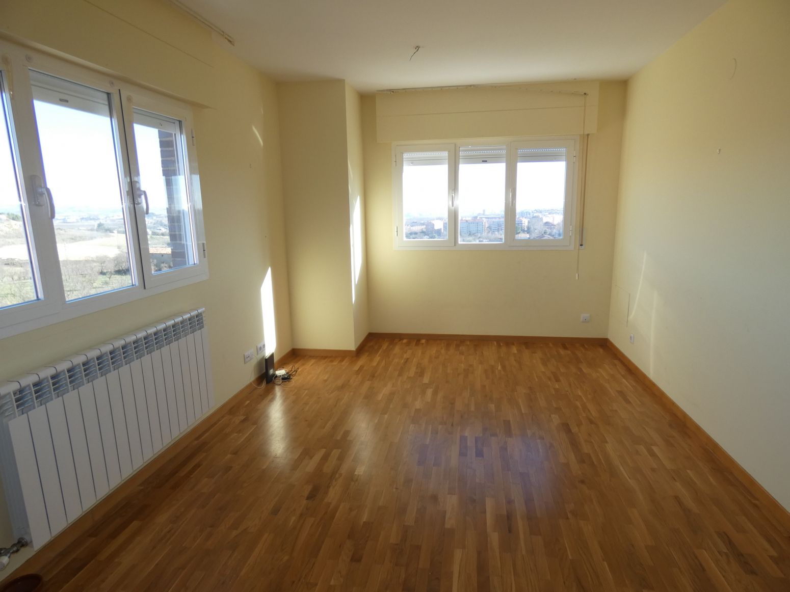 Dormitori de Pis en venda en  Logroño amb Calefacció, Parquet i Traster