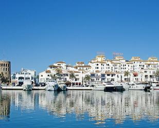 Vista exterior de Apartament de lloguer en Marbella amb Aire condicionat, Calefacció i Jardí privat