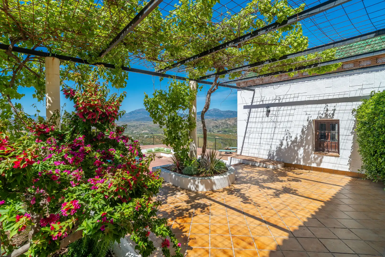 Terrassa de Finca rústica en venda en Álora amb Aire condicionat, Calefacció i Jardí privat