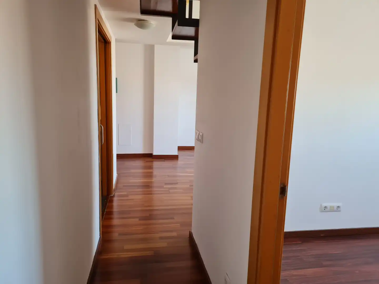 Attic for rent in Girona  with Air Conditioner, Heating and Parquet flooring