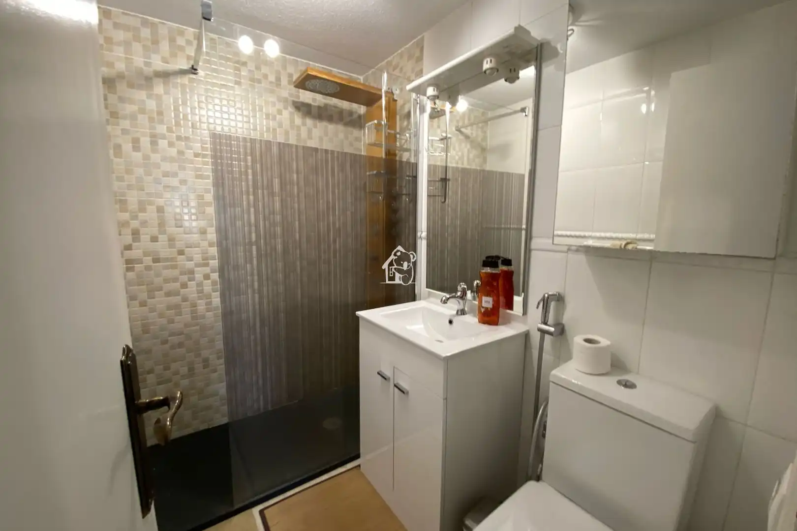 Bathroom of Flat for rent in Torrevieja  with Terrace, Swimming Pool and Furnished