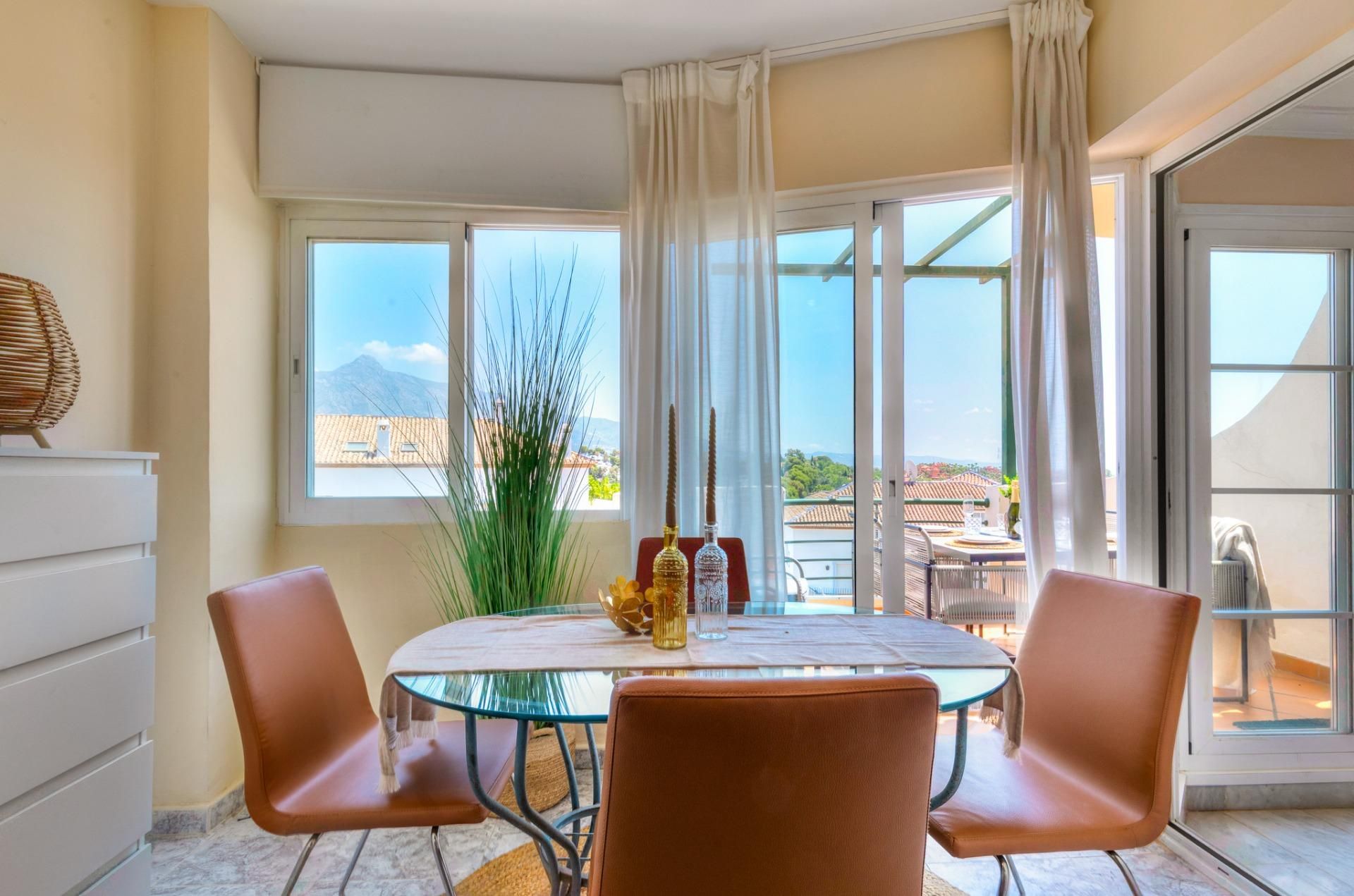 Menjador de Apartament en venda en Marbella amb Aire condicionat, Calefacció i Jardí privat