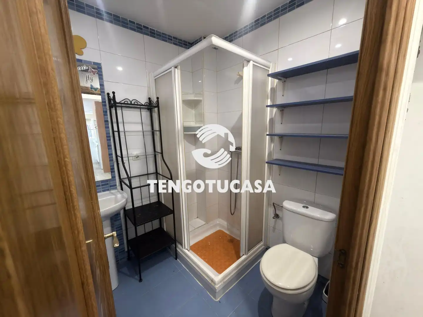 Bathroom of Flat for sale in Madrid