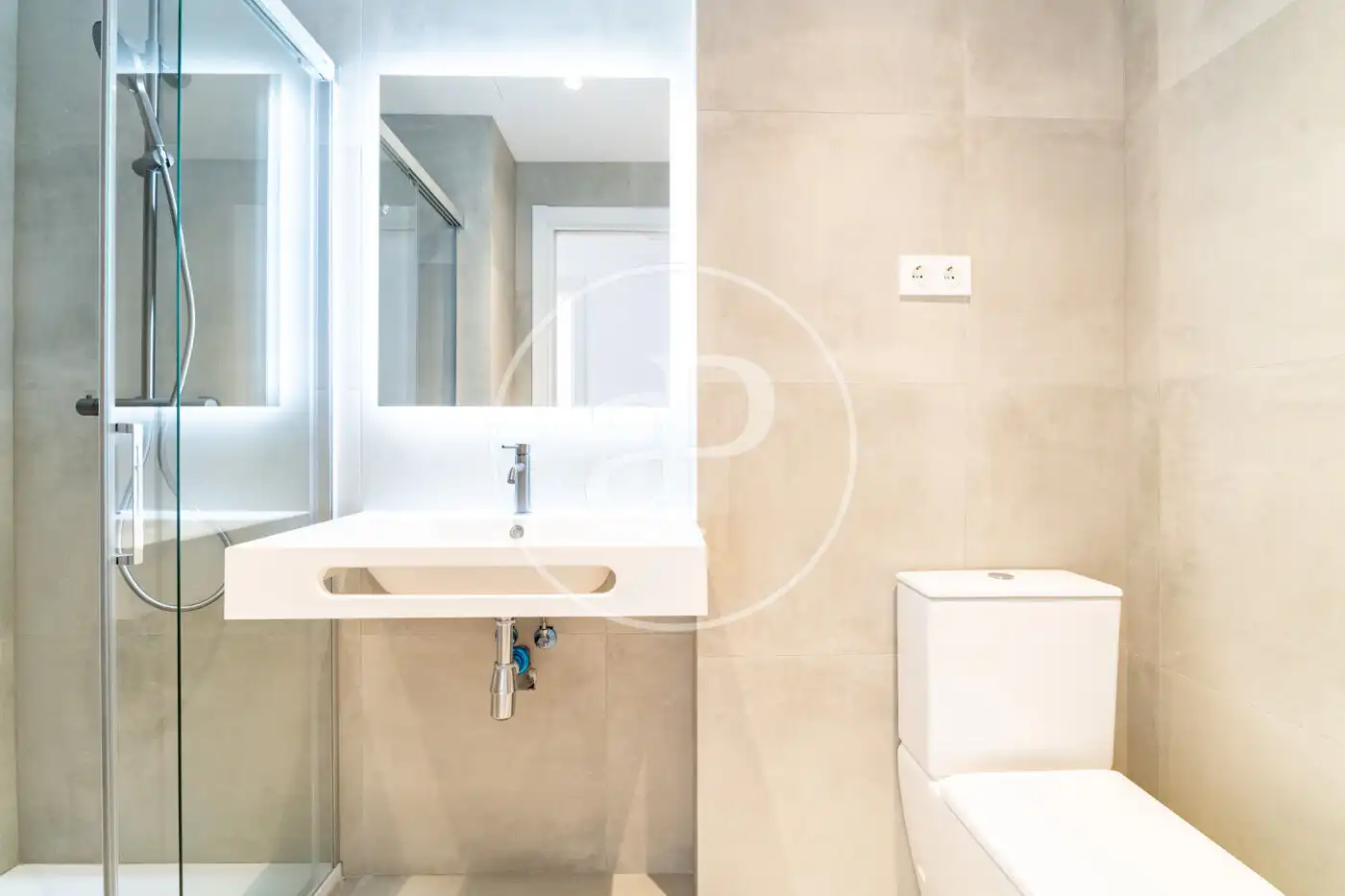 Baño de Piso de alquiler en Barcelona con Aire acondicionado, Calefacción y Trastero