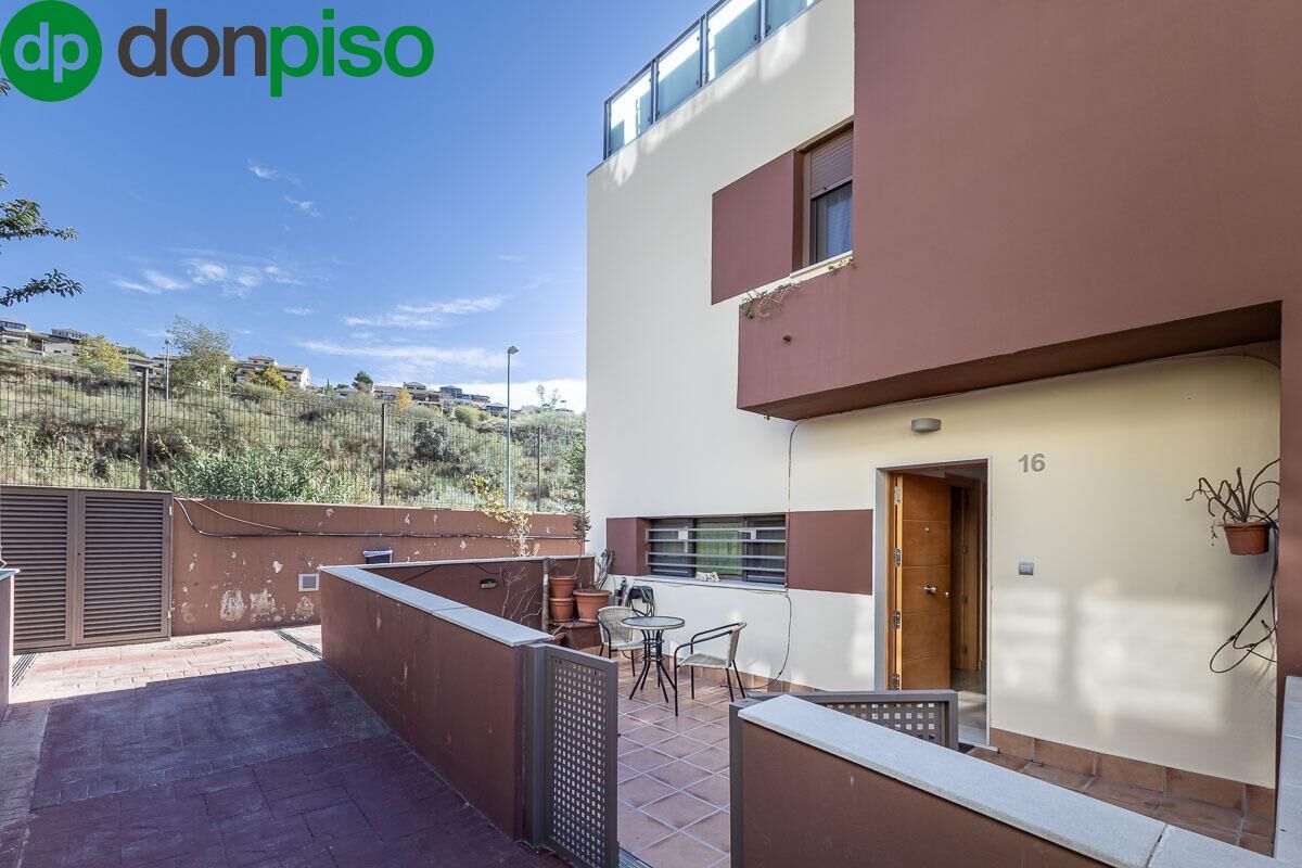 Terrassa de Casa adosada en venda en Jun amb Aire condicionat, Calefacció i Jardí privat