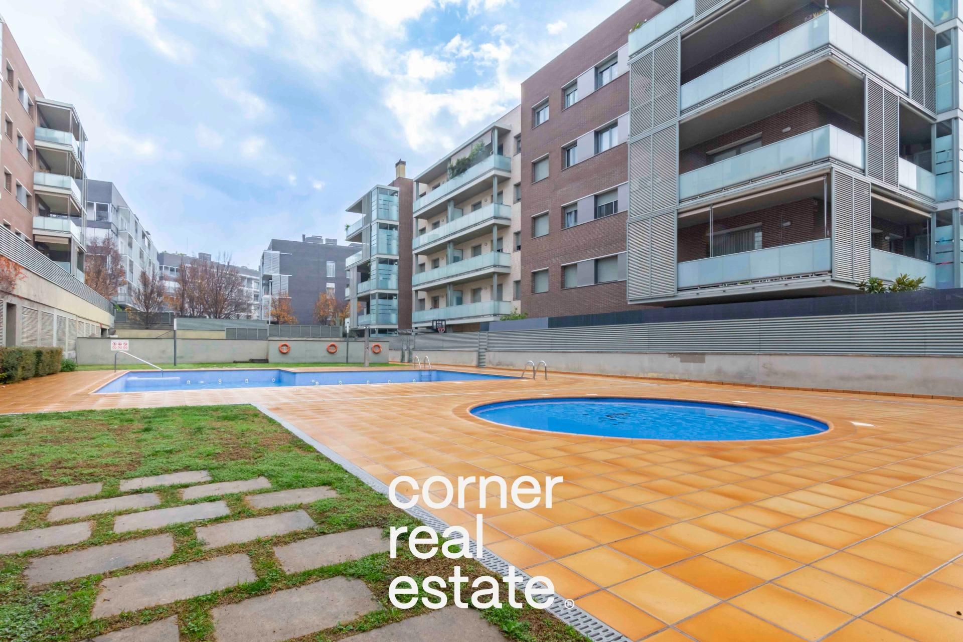 Exterior view of Flat for sale in Sant Cugat del Vallès  with Private garden, Parquet flooring and Terrace