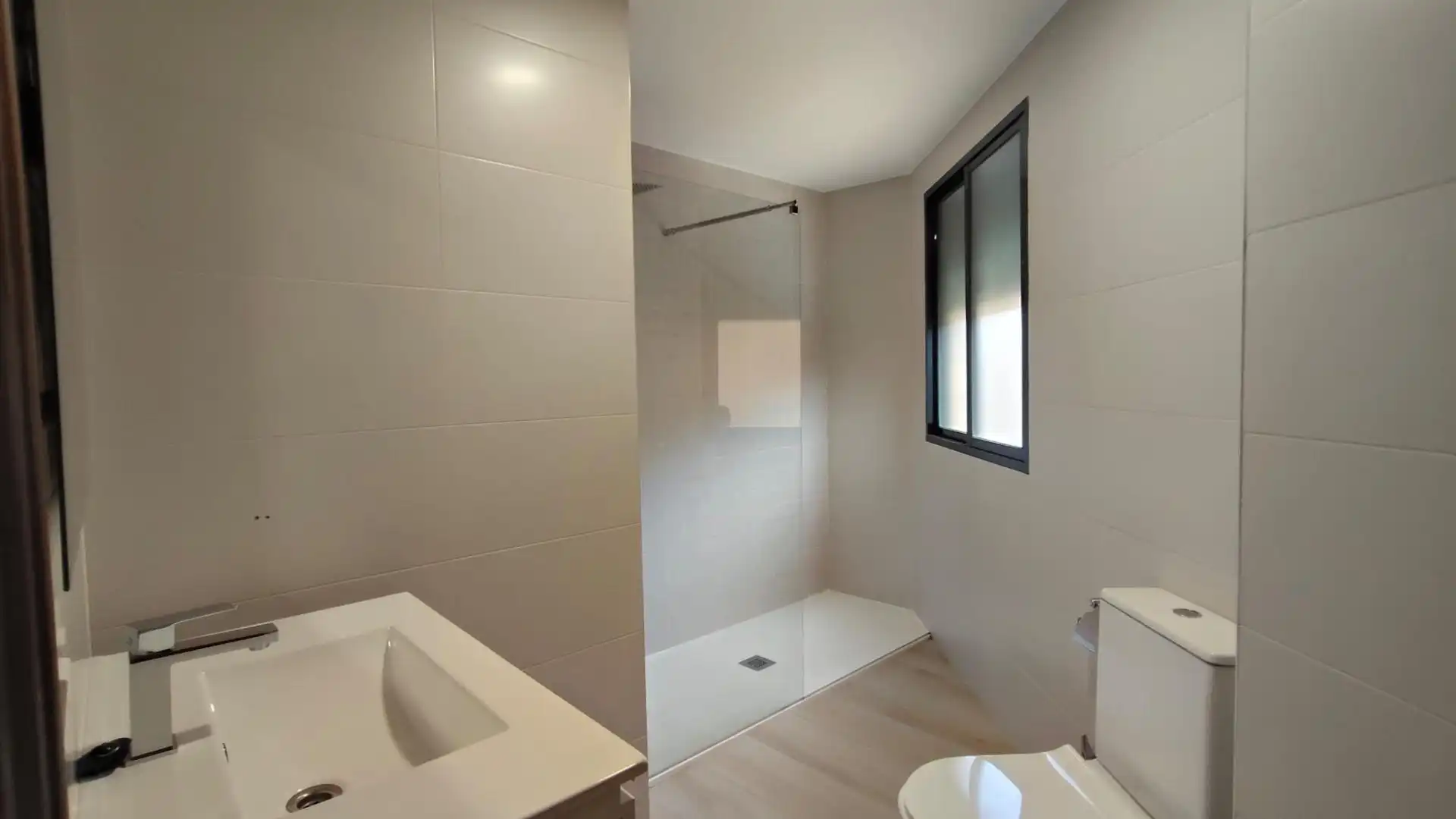 Bathroom of Flat for rent in Plasencia  with Heating, Terrace and Furnished