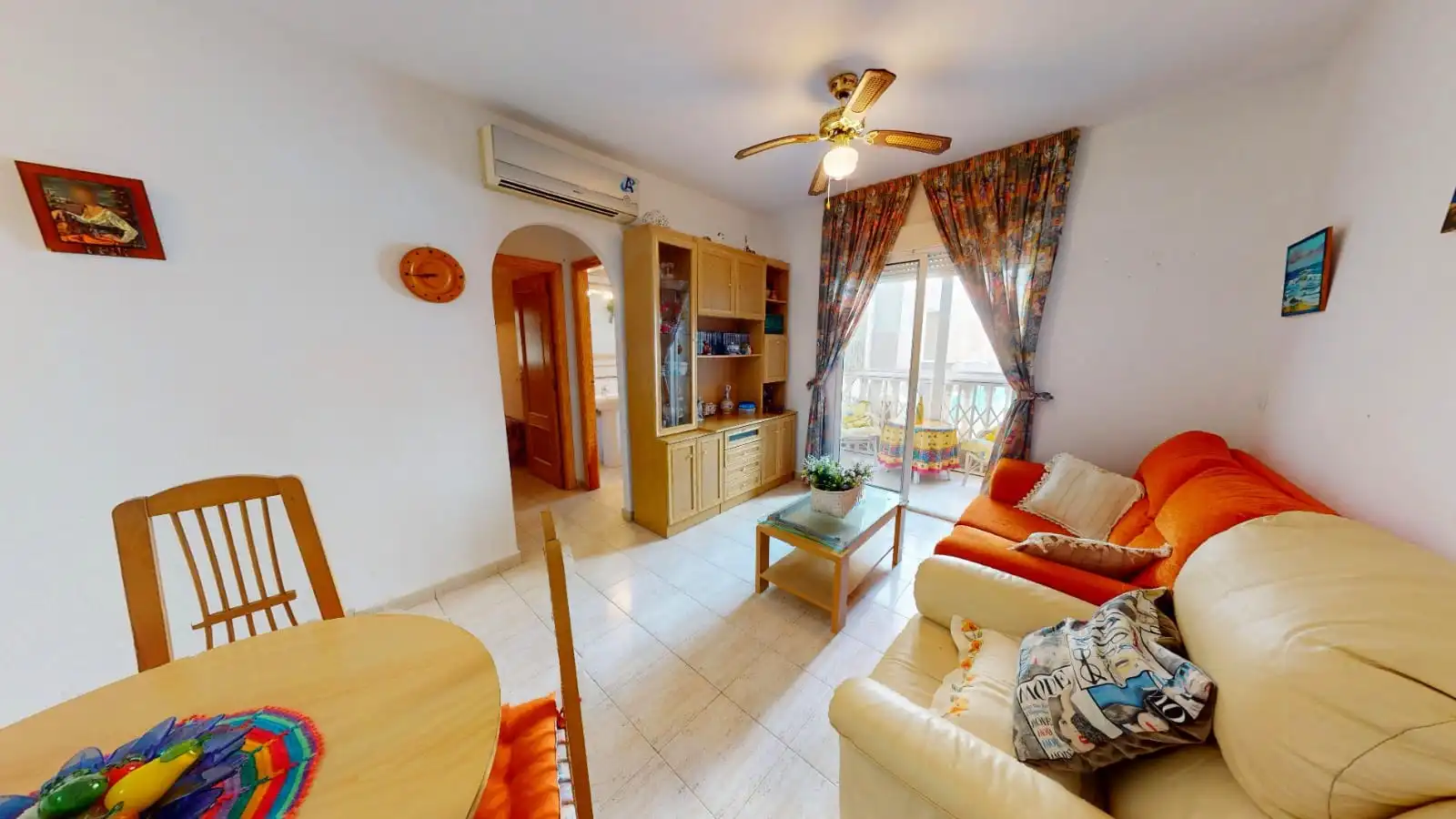 Sala de estar de Piso en venta en Torrevieja con Aire acondicionado, Terraza y Amueblado