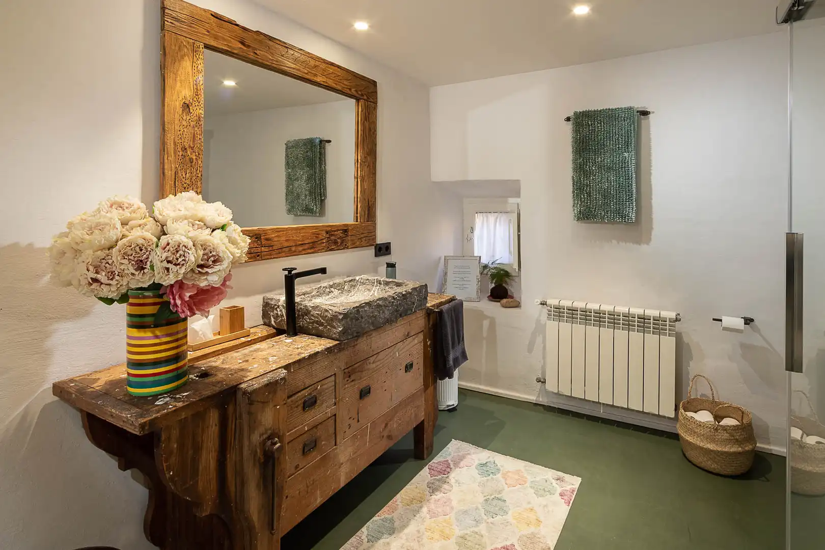 Baño de Finca rústica en venta en Cistella con Aire acondicionado, Calefacción y Jardín privado