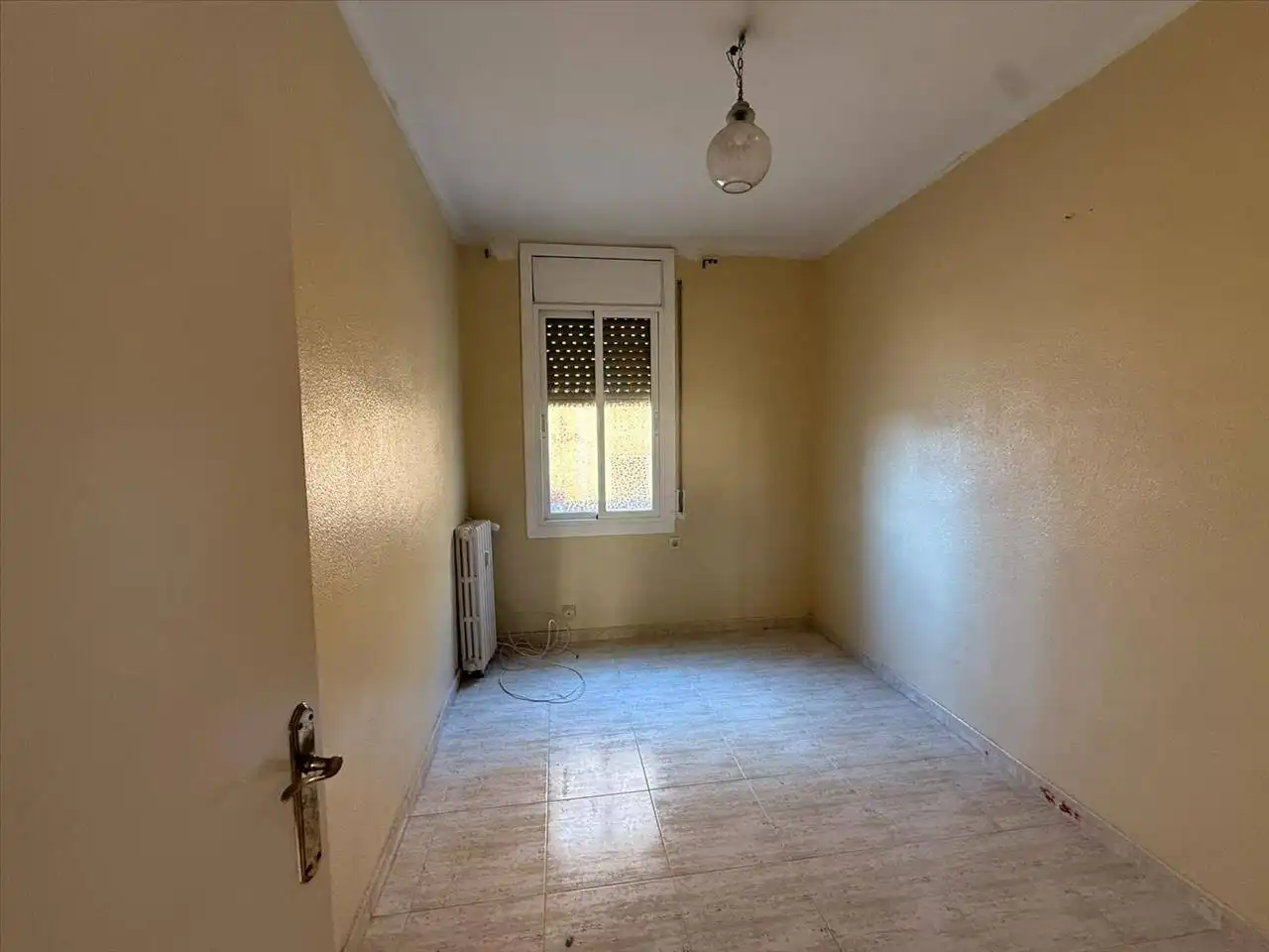 Bedroom of Flat for sale in Figueres